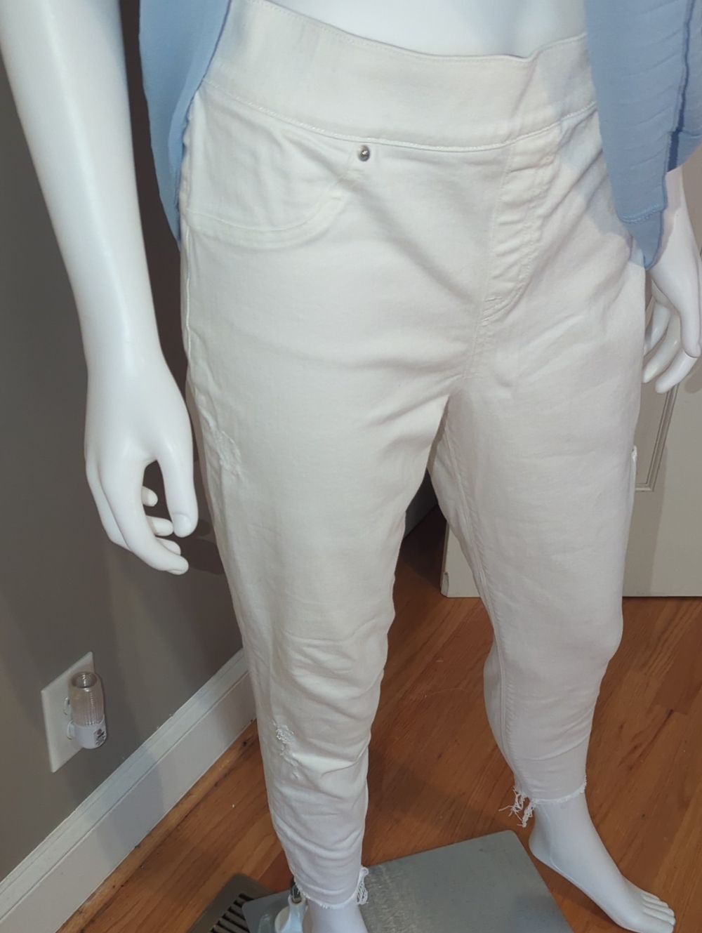 Women's White Stretch Tapered Pants - Classic Clean Look